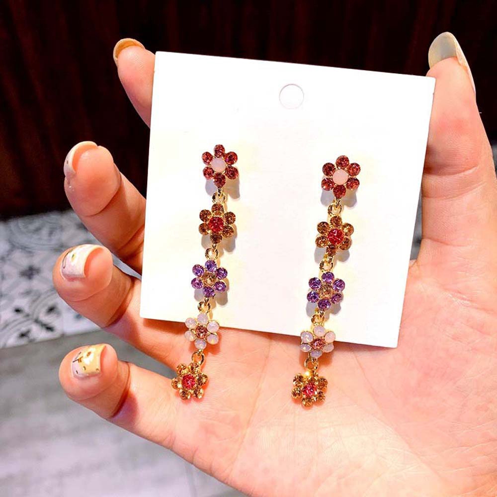 Khuyên tai nữ trang tạo hình độc đáo