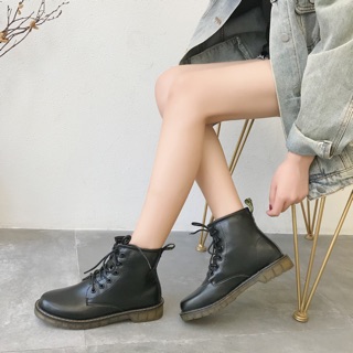 Boot dáng Dr Marten cổ vừa