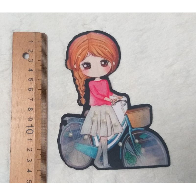 Hình may  và hình ủi cô gái .