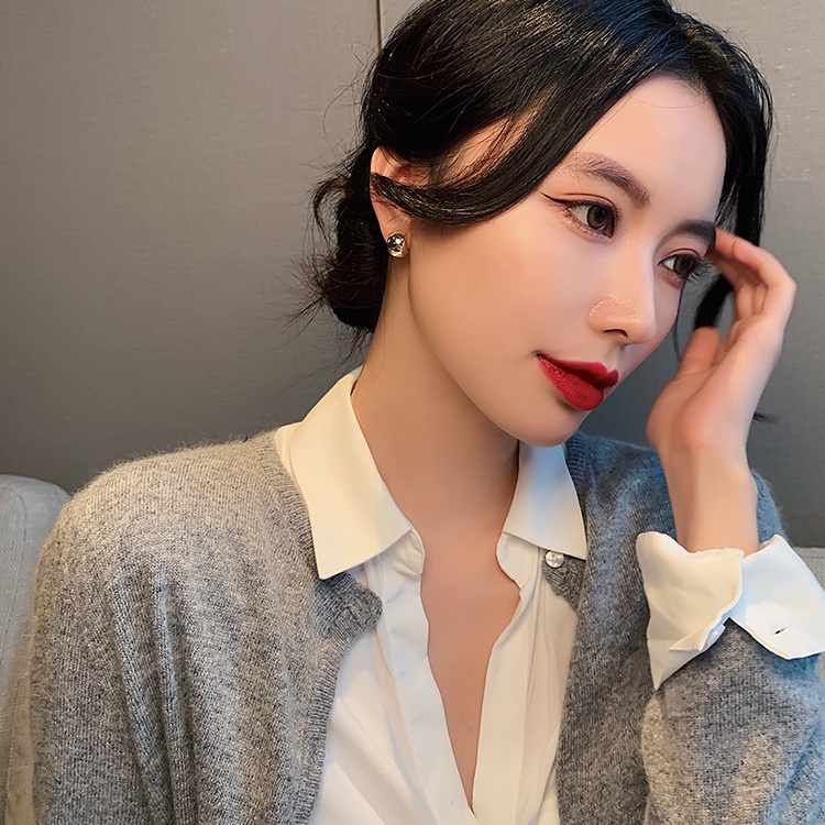 Đôi khuyên tai nhỏ xinh thời trang