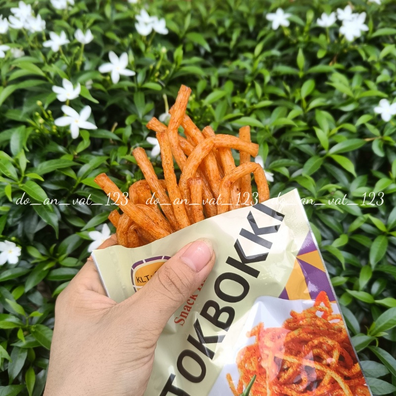Snack hình Tokbokki thơm cay dai ngon gói 26g