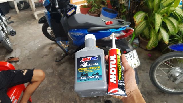 Combo nhớt amsoil 10w40 synthetic scooter+ nhớt láp(hợp số) motul 80w90 cho tay ga