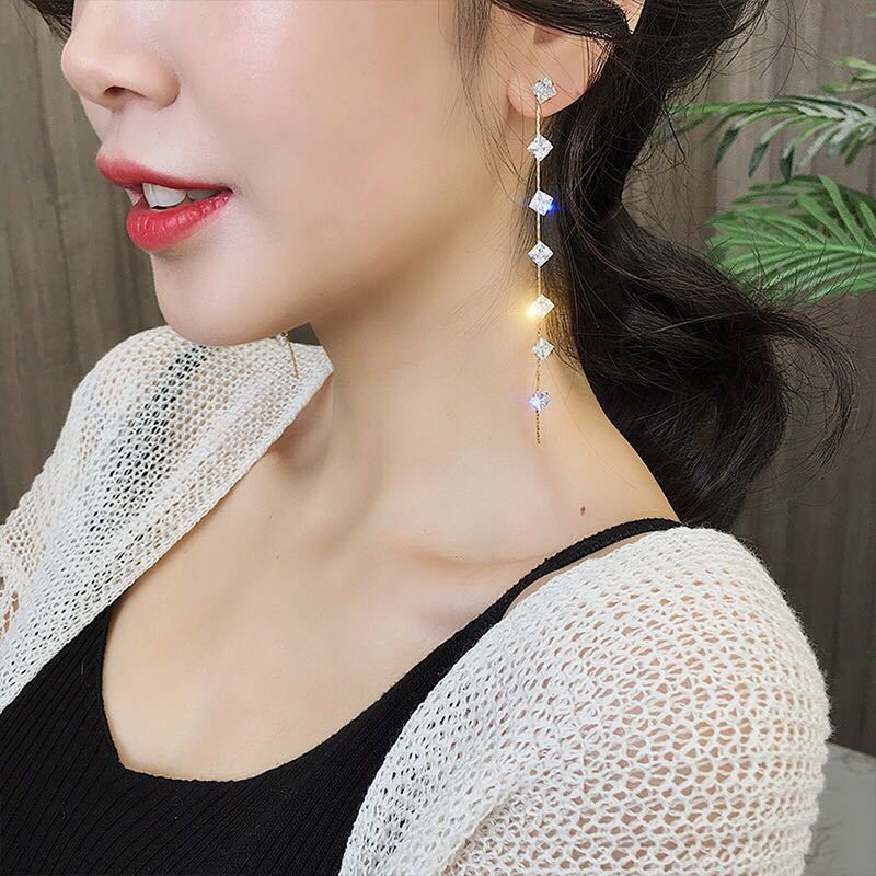 Bông Tai Tua Rua Dài Đính Pha Lê Siêu Sáng Thanh Lịch