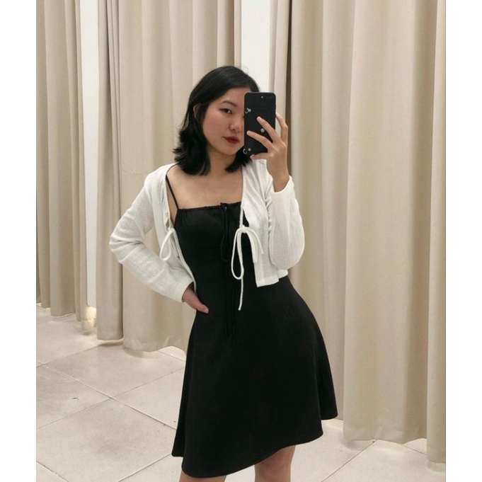 Áo MƠ khoác ngoài buộc ngực dài tay.