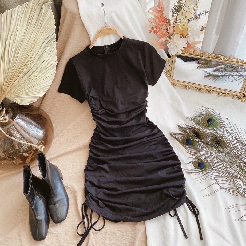 Váy body tay ngắn đen rút dây 2 bên hông | BigBuy360 - bigbuy360.vn