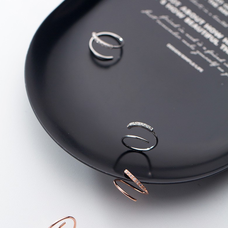 Khuyên tai bông tai nữ bạc s925 xỏ xoắn sóng uống lượn dài đính đá Cá jewelry KB48