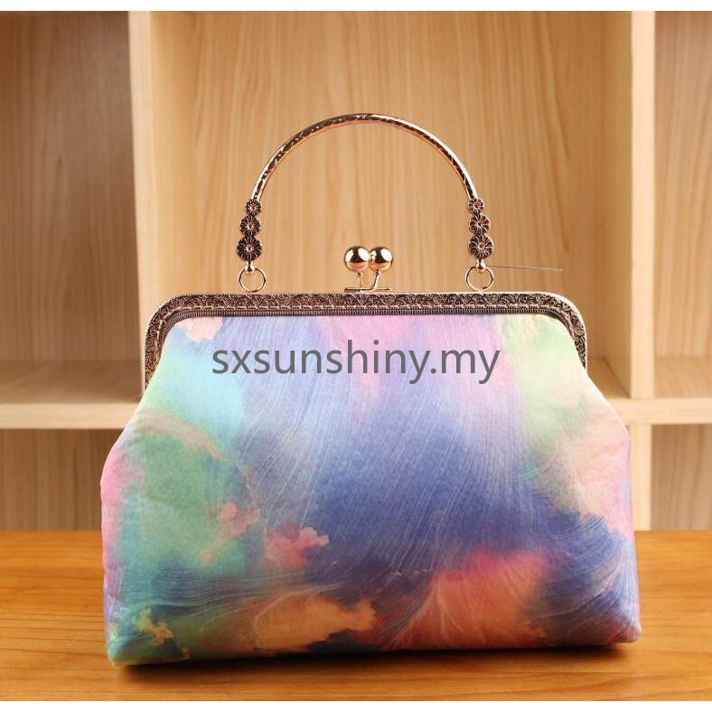 1 khung kim loại hình vuông 18.5cm/20.5cm