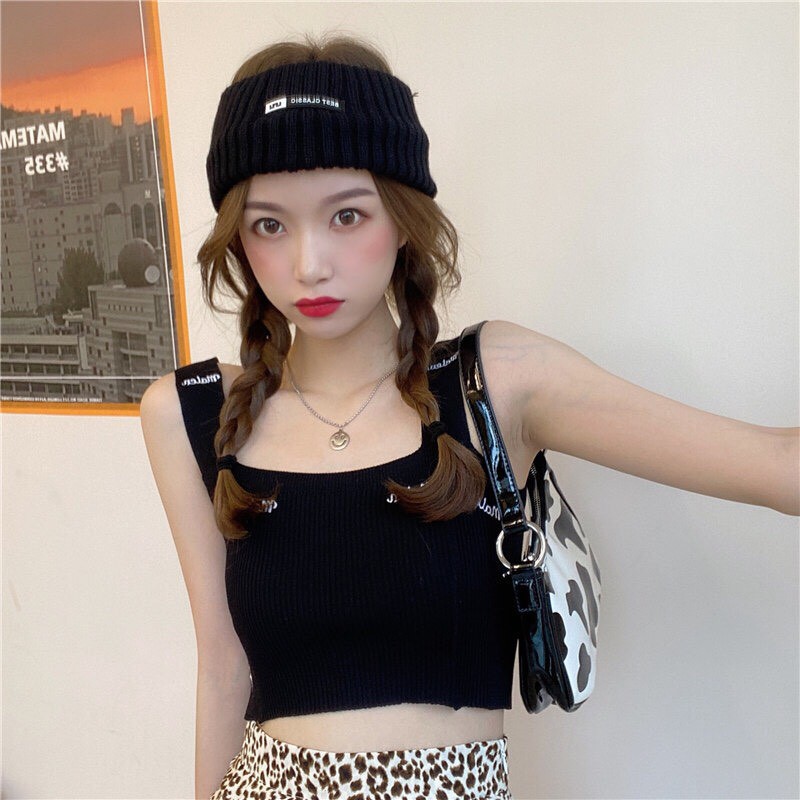 áo croptop hai dây dệt kim thêu chữ