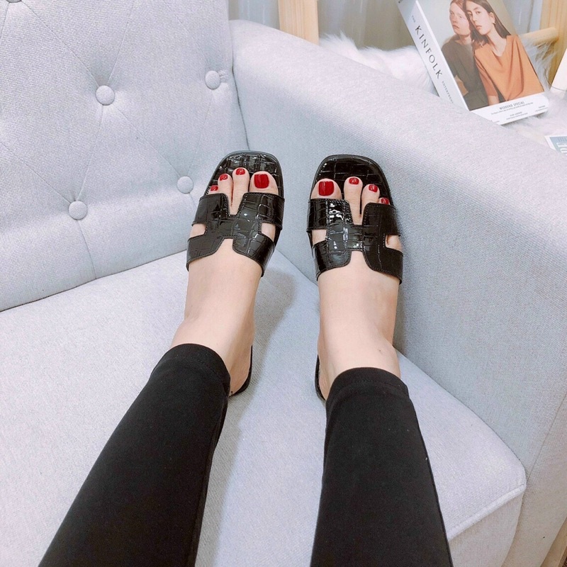 Dép bản H kiểu hm đế xẹp vân da bóng kháng nước cao cấp lên chân cực xinh - Chi Chanh Store