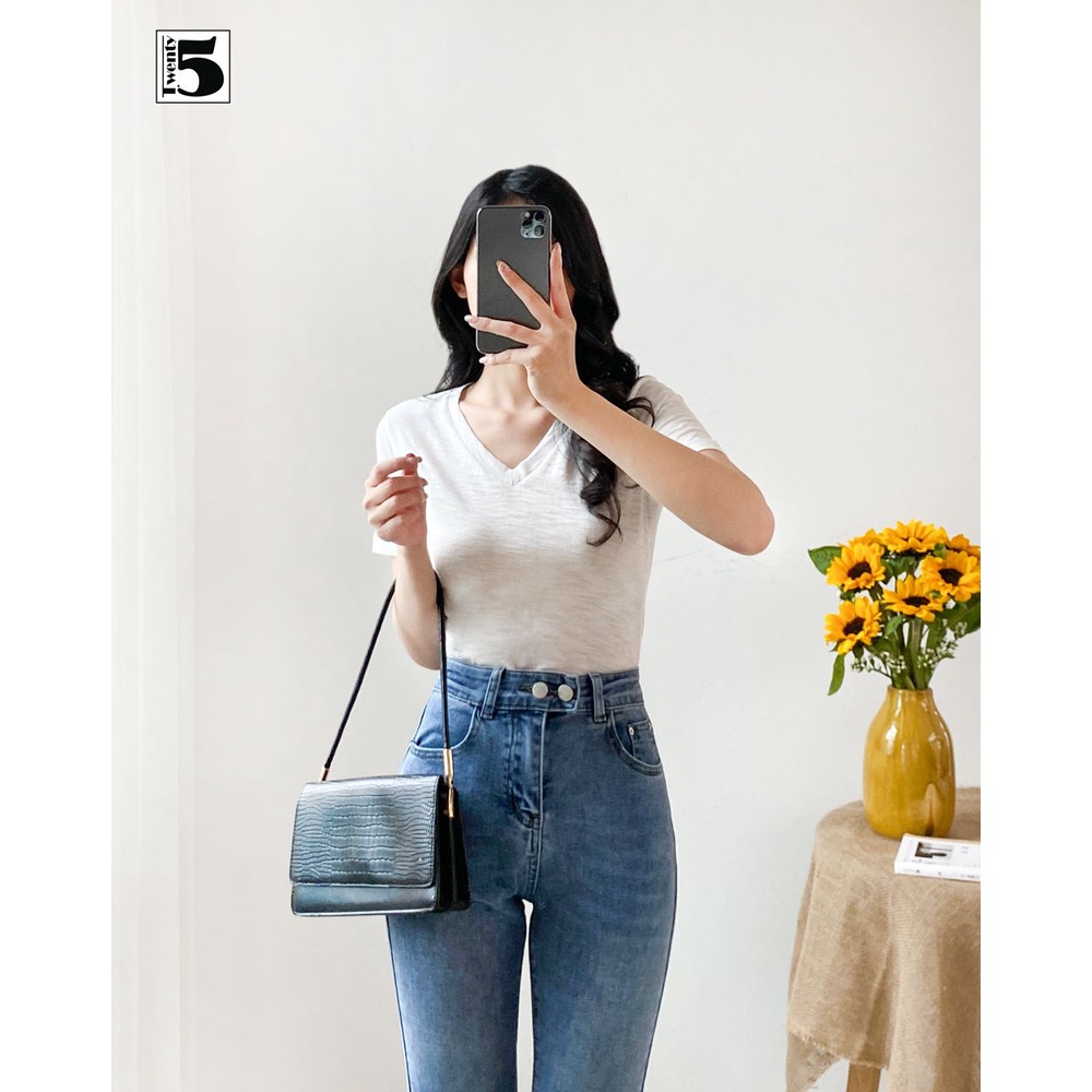 Áo thun nữ cổ tim trơn màu basic dáng ôm chất cotton mềm mỏng Twentyfive N444