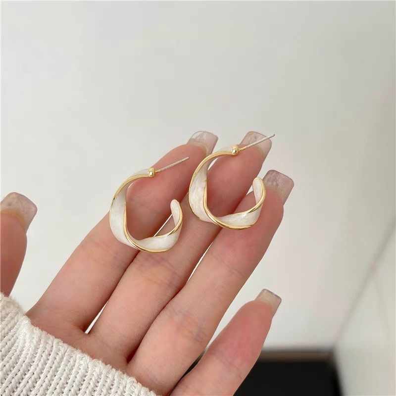 Nhiều mẫu khoen dáng tròn