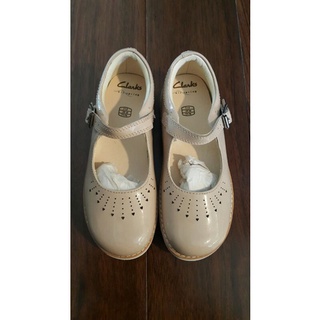 Giày Clarks bé gái!