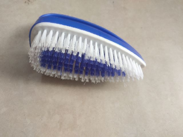 Bàn chải có tay cầm