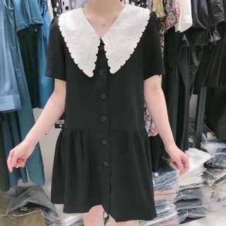 Váy đen xuông cổ trắng dành cho nữ