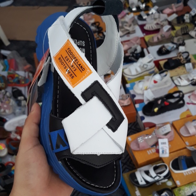 Sandal bé trai