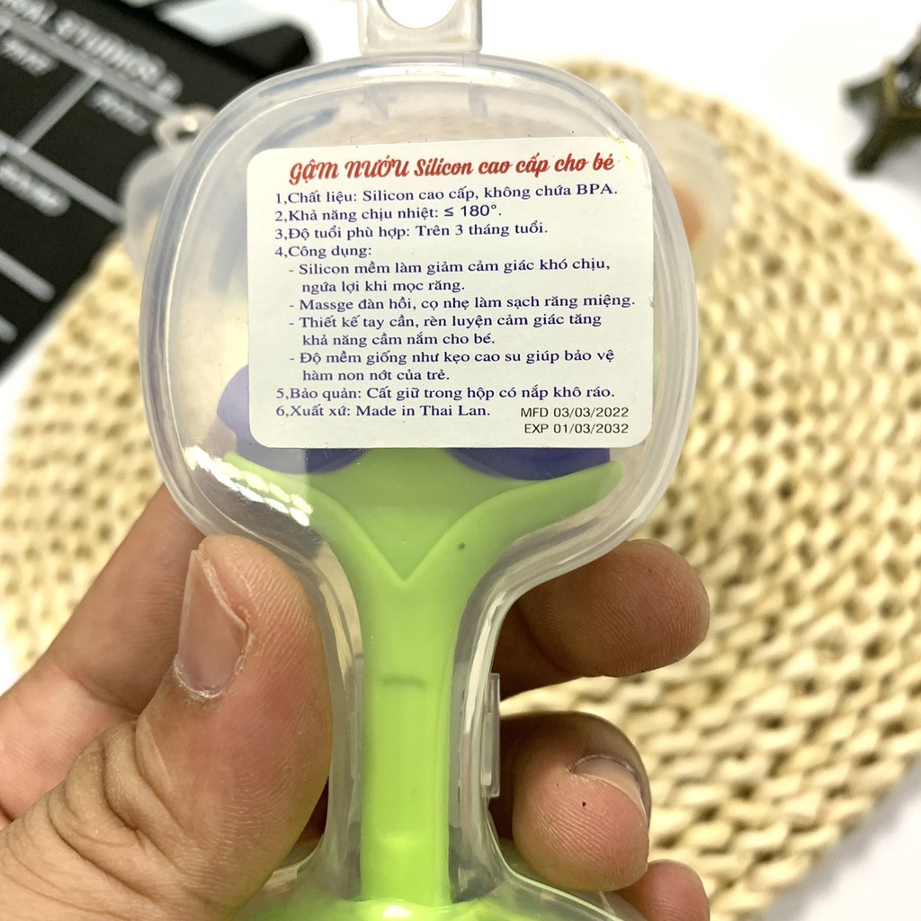 Gặm nướu cho bé, ngậm nướu hình hoa quả chất liệu Silicon có hộp
