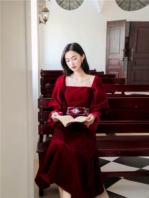 Váy nhung đỏ tay bồng