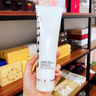 Sữa rửa mặt trắng da su:m37 sạch bụi bẩn, bã nhờn trên da.