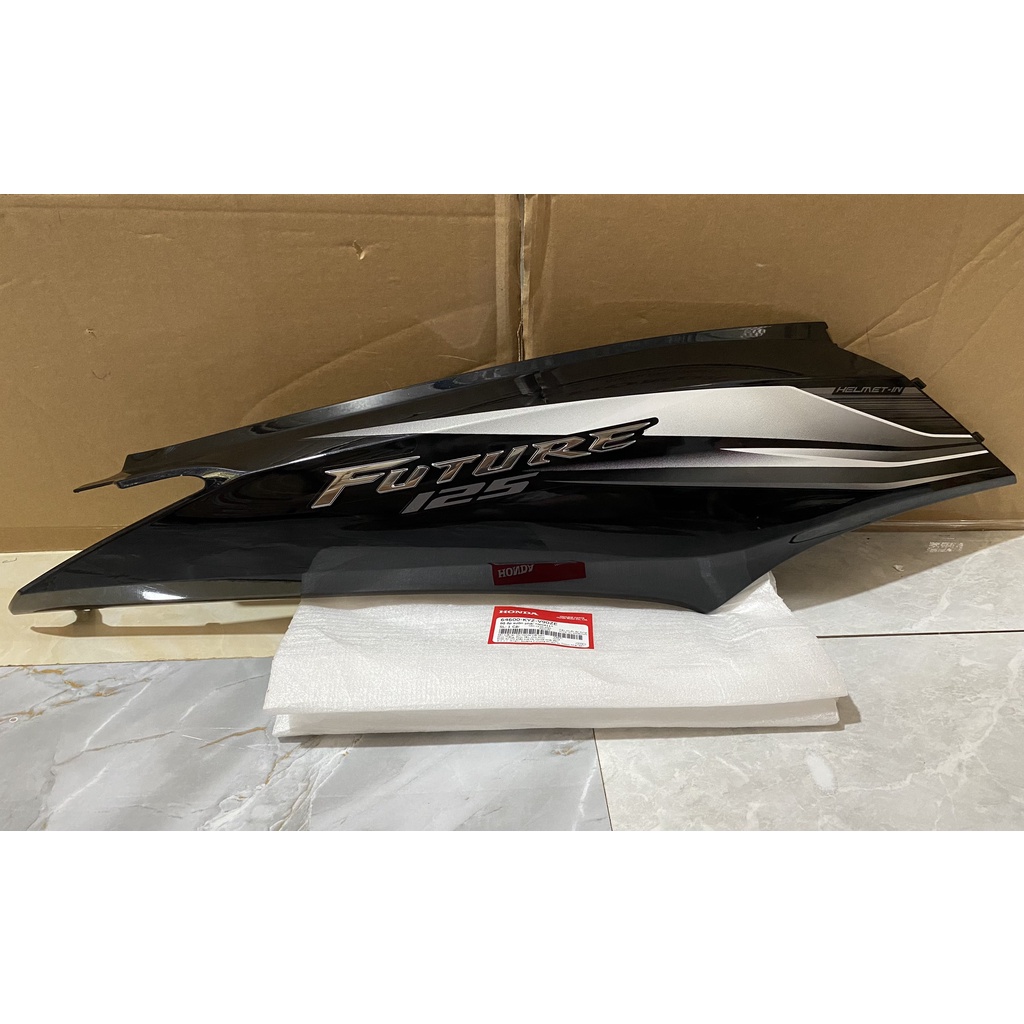 Ốp sườn sau bên phải - ốp thân HONDA FUTURE 125 năm 2015 màu Đen ghi . 64600KYZV90ZE