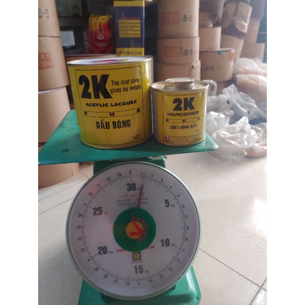sơn dầu bóng 2k vàng.