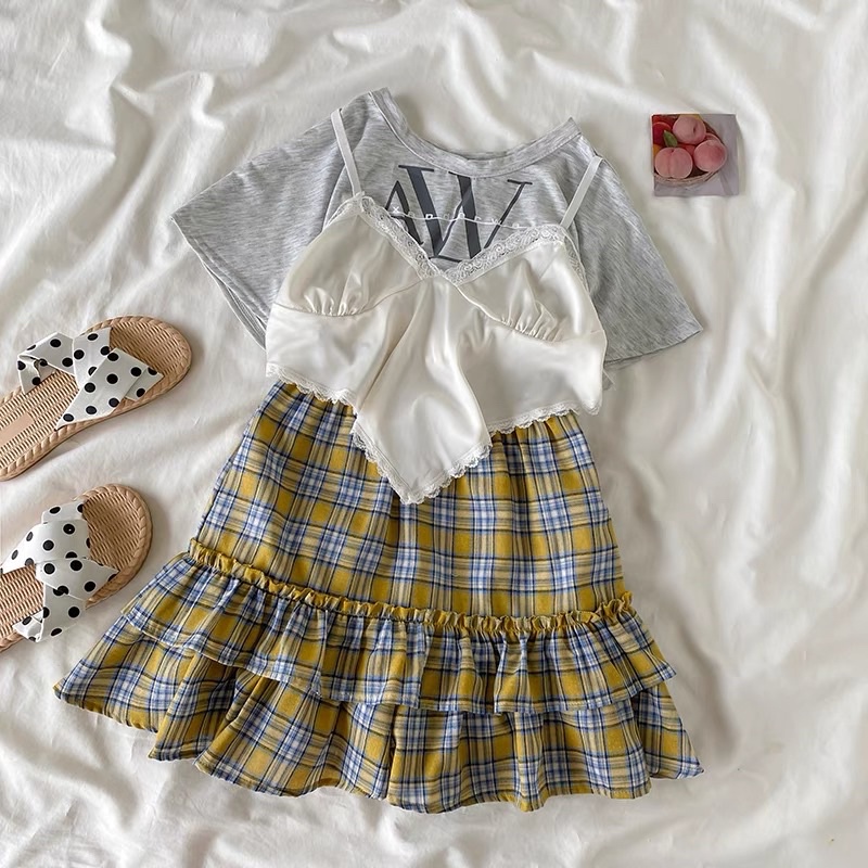 Set áo thun kèm áo hai dây và chân váy kẻ sọc Rosé Blackpink, Chaeryeong ITZY