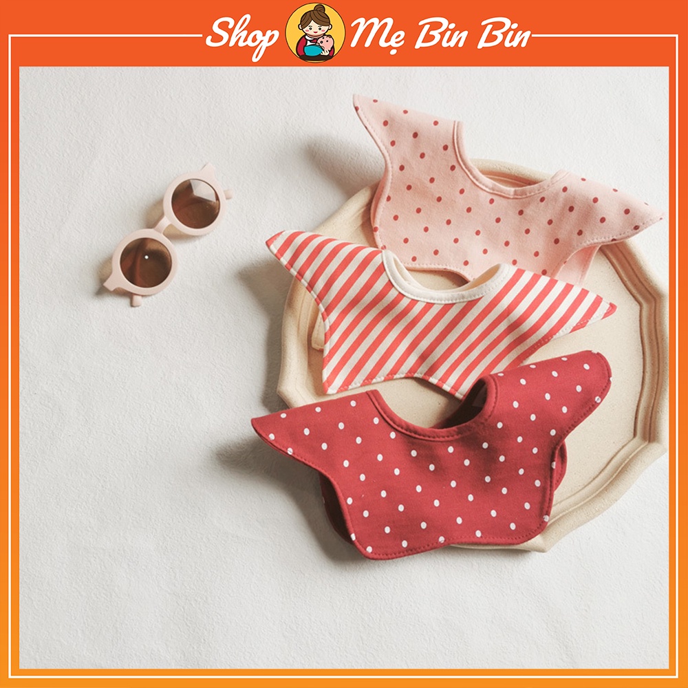 Yếm tròn xoay 360 độ làm từ cotton mềm mịn, thấm hút tốt phù hợp cho bé từ 0-3 tuổi