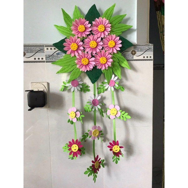 Lẳng hoa trang trí lớp làm bằng nỉ