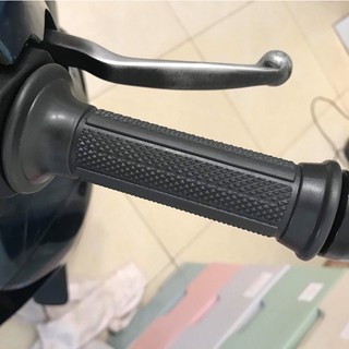 Tay nắm trái và phải