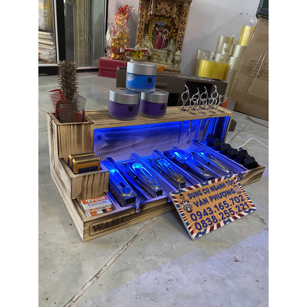 khay gỗ đựng tông đơ trang trí thêm đèn led