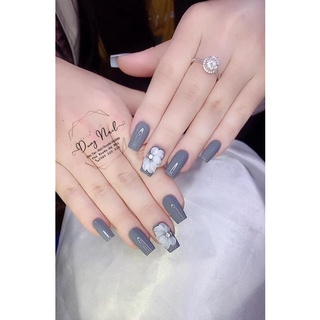Hoa cúc trắng gắn móng nail
