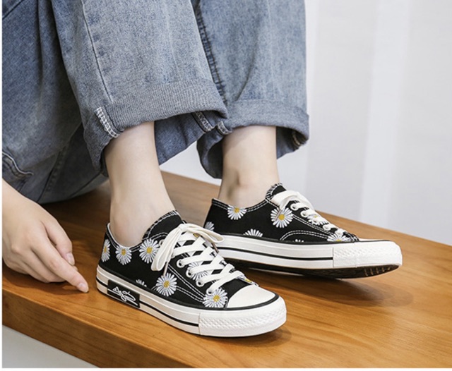 Giày hoa cúc cổ ngắn
