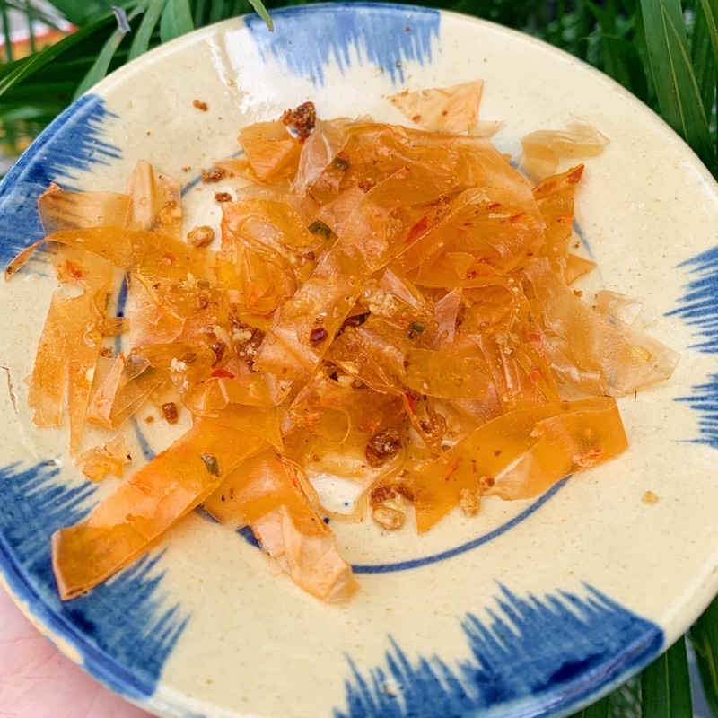 Xâu bánh tráng dẻo sợi dầu tỏi