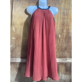 THANH LÝ TỦ ĐỒ: ĐẦM XẾP LY CỔ YẾM ĐỎ CAM ĐẤT SIZE M/L