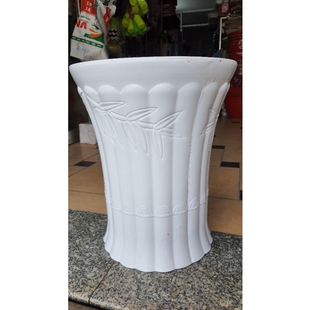 Chậu nhựa trồng cây kiểu ống trúc size đại cao 47cm, đường kính 39cm.
