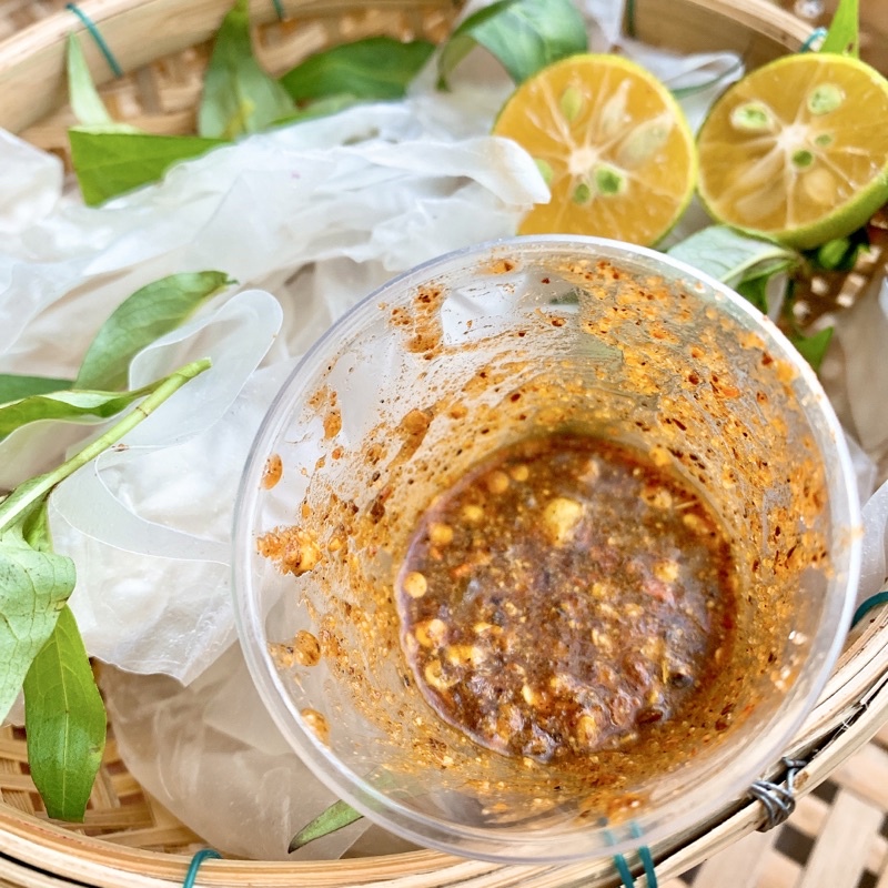 Bánh tráng rìa phơi sương chấm sốt muối ớt Mạnh Hùng