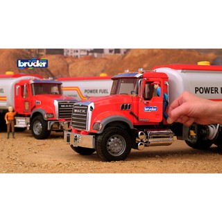 Đồ chơi BRUDER Xe chở xăng MACK BRU02827