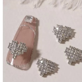 Charm trái tim gắn móng tay