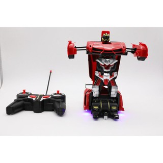 Xe oto điều khiển từ xa biến hình thành robot