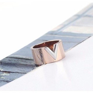 Nhẫn Chữ V Bản To Titan