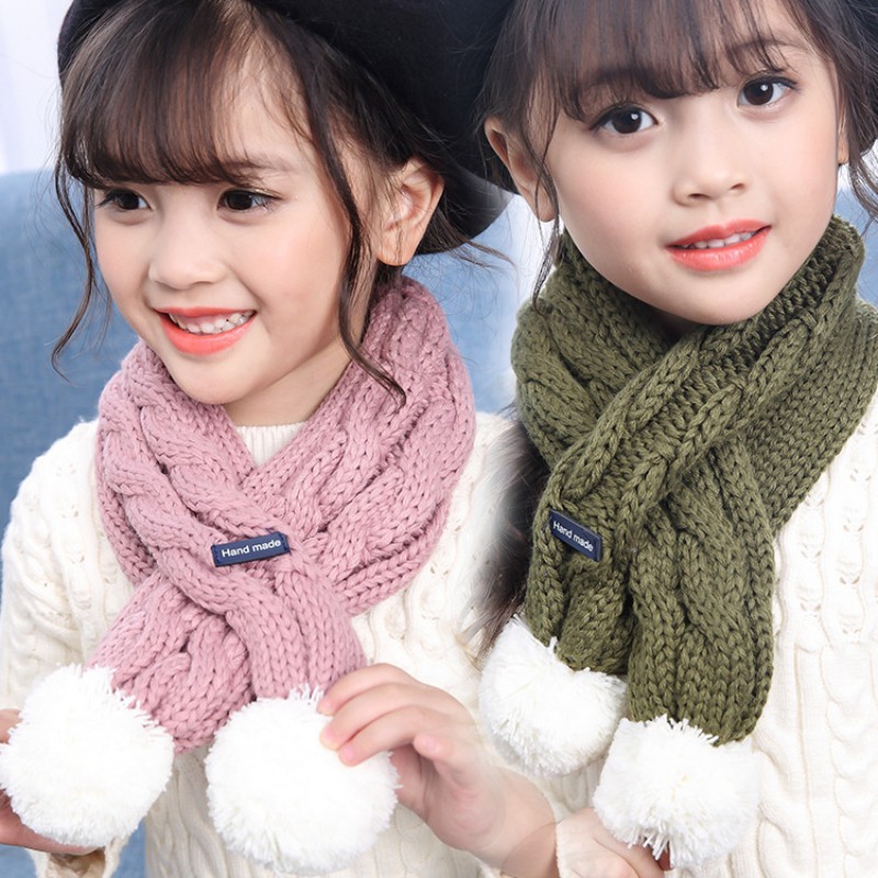 Khăn quàng cổ đan giữ ấm cho bé