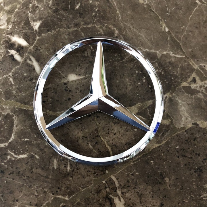 Logo biểu tượng sau xe ô tô Mercedes cao cấp M9