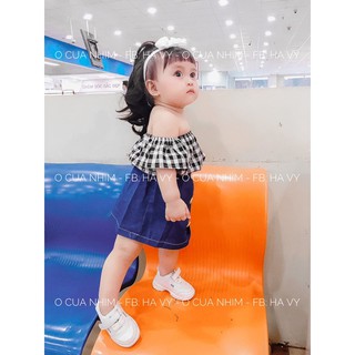 Set áo trễ vai mix chân váy jean cho bé