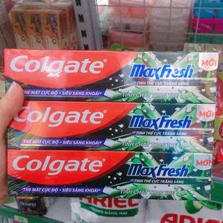 Kem đánh răng Colgate tinh chất than tre (200g)
