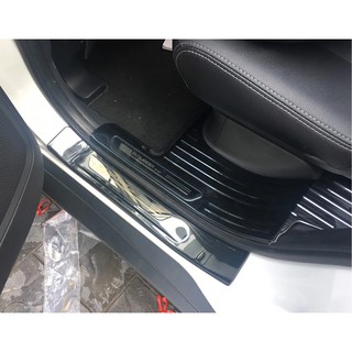 Ốp Bậc Cửa Trong, Ngoài Xe Mitsubishi Outlander 2018-2020, chất liệu Titan