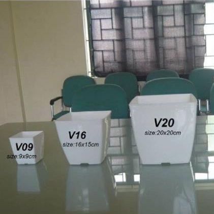 Chậu nhựa vuông trồng hoa cây cảnh văn phòng V20, chậu vuông màu trắng hàng loại 1 dày đẹp, KT 20x20x20cm.