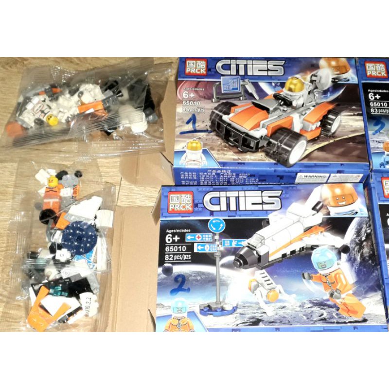 Lắp ráp 1 hộp LegoCities Phi Hành Gia vũ trụ 65010 có nhiều chi tiết bằng nhựa