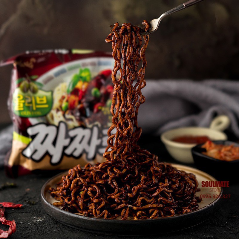 Mì trộn tương đen dầu olive Samyang gói 140g