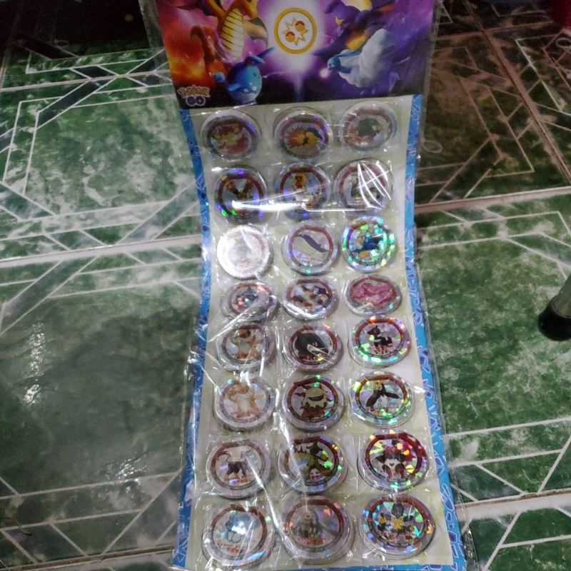 1 vỉ thẻ bài pokemon tròn bằng giấy cứng