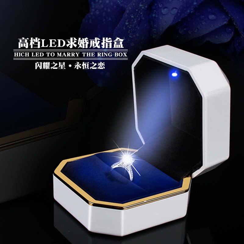 □✲Hộp Đựng Nhẫn Cưới Đính Kim Cương Giả Có Đèn led Sáng Tạo