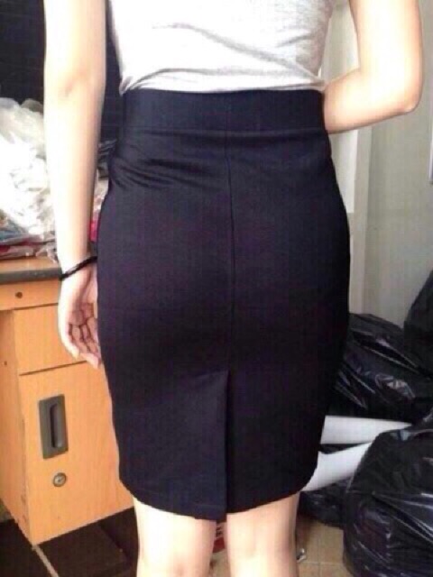 Chân váy bút chì công sở xẻ sau | BigBuy360 - bigbuy360.vn